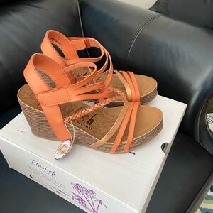 BLOWFISH PAPAYA ORANGE Coral Wedge size 8 NIB